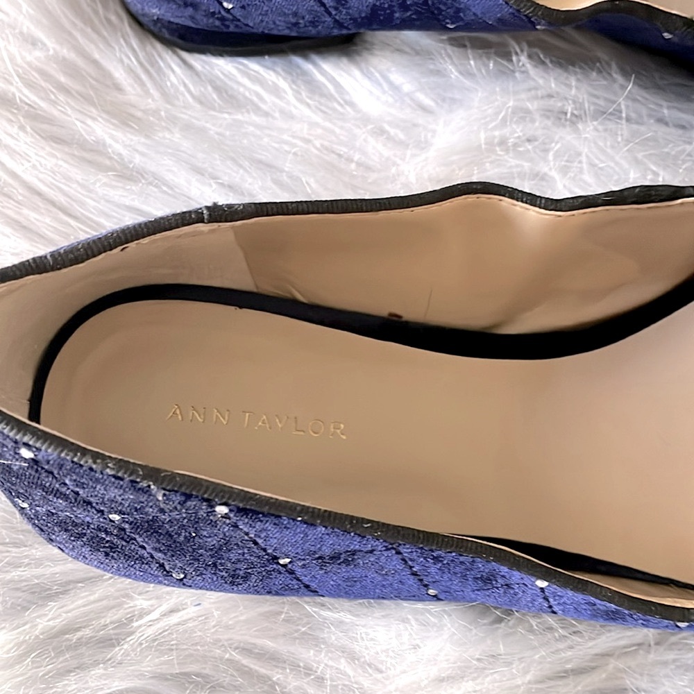 Ann Taylor Suede pointed toe Flats/Loafer - Picture 4 of 6